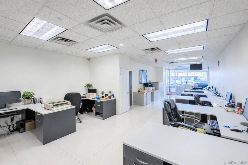 Prime free-standing professional office building for sale in a - photo 3