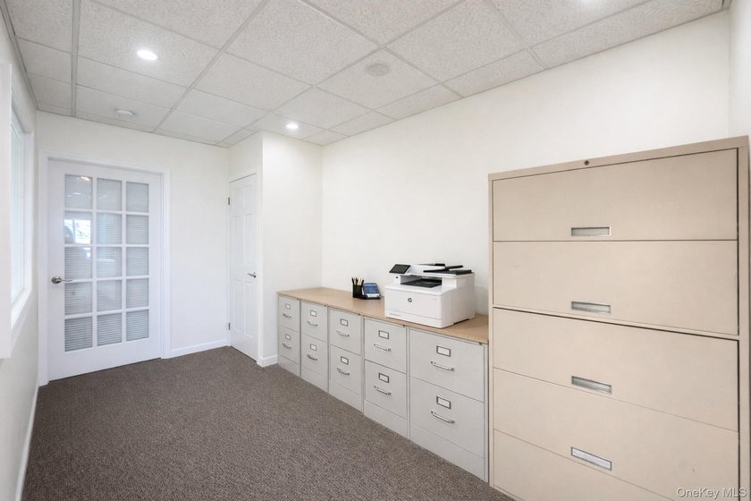 Prime free-standing professional office building for sale in a - photo 5