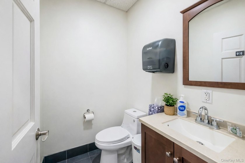 Prime free-standing professional office building for sale in a - photo 7