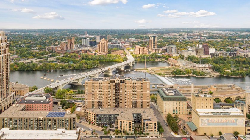 Enjoy sunny South-facing skyline views from this beautifully - photo 48