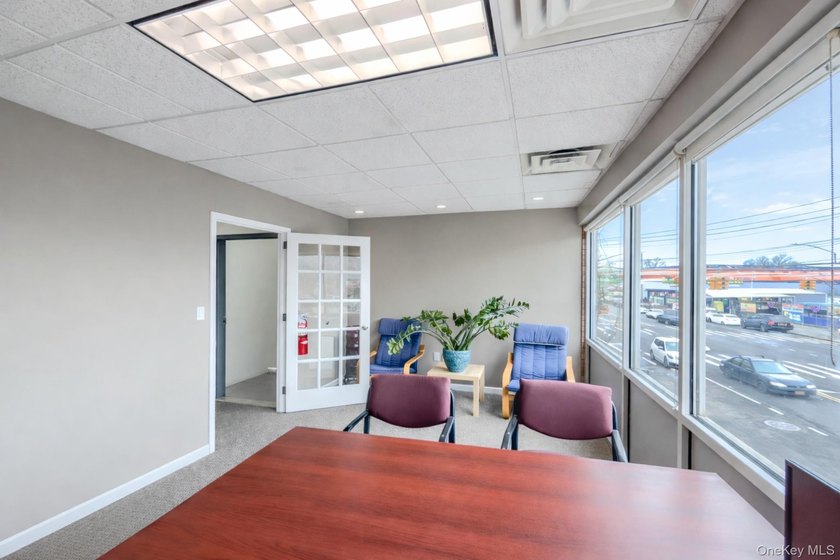 Prime free-standing professional office building for sale in a - photo 9