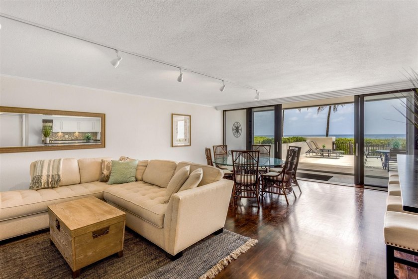 RARELY AVAILABLE BEACHFRONT VILLA OFFERING EFFORTLESS - photo 3