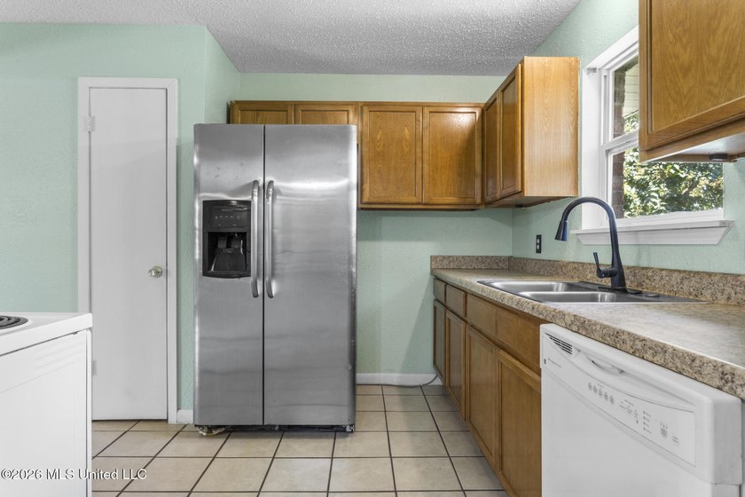 Great Home on a Quiet Street! This well-maintained 3-bedroom - photo 11