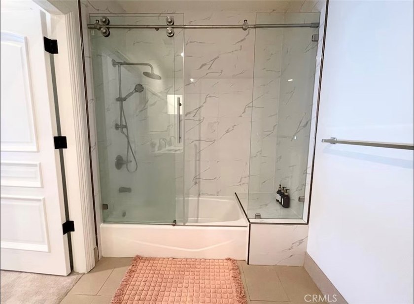 Beautiful condo with the area of 1,230 square feet, including - photo 14