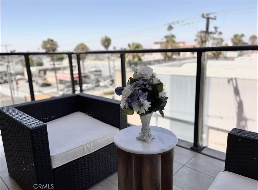 Beautiful condo with the area of 1,230 square feet, including - photo 20