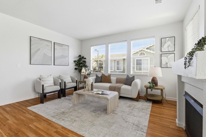 Bright &amp; Updated Townhome Style END UNIT w/ Abundant Natural - photo 10