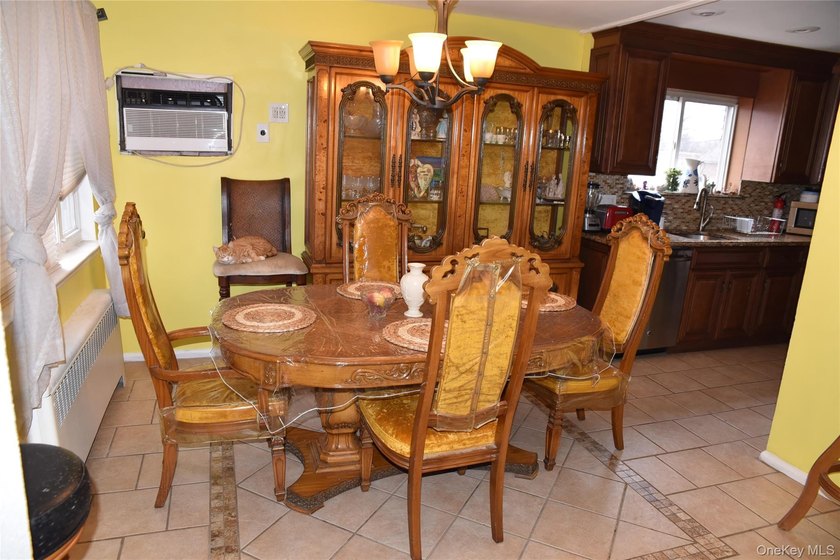 Pelham Parkway Area Two family Brick semi detached, Top floor - photo 8