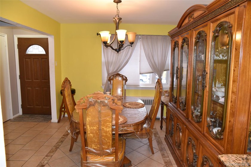 Pelham Parkway Area Two family Brick semi detached, Top floor - photo 10