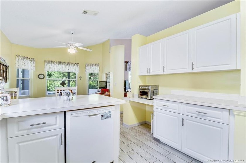 Welcome to this charming, well maintained 2-bedroom, 2-bath home - photo 6