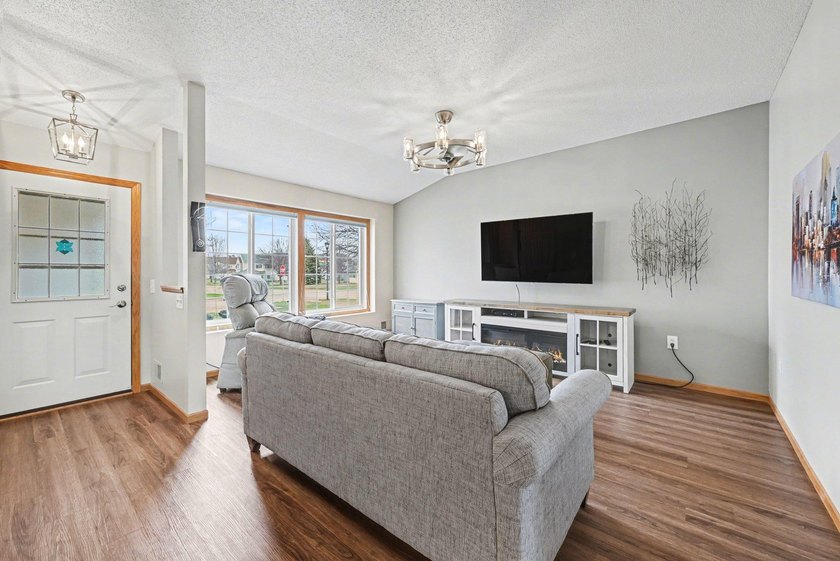 Tasteful and sharp one-level end-unit in the heart of Apple - photo 3