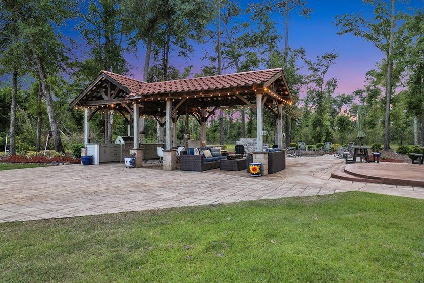 Situated on nearly 5 private acres, this exceptional estate - photo 6