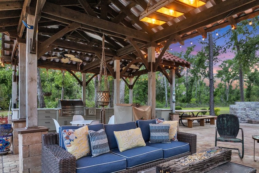 Situated on nearly 5 private acres, this exceptional estate - photo 9