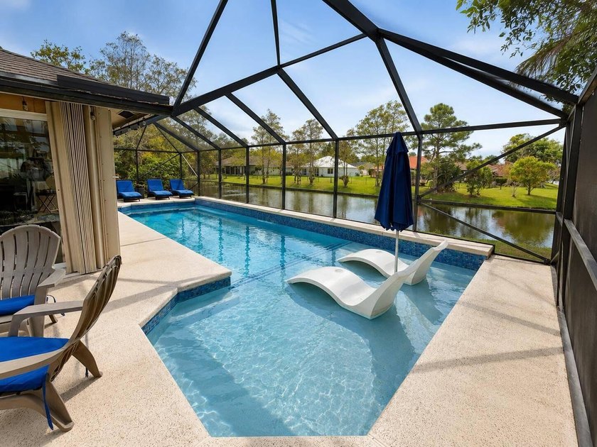 REMODELED 3-bedroom, 2-bath lakefront POOL home on 9500+ sq ft - photo 2
