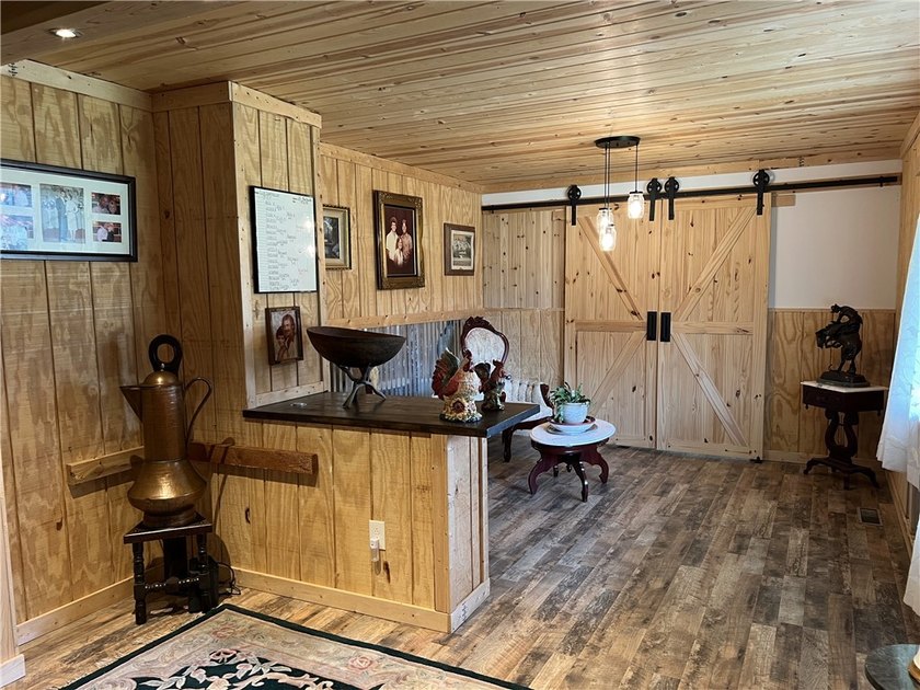 Move-in-ready 3BR-2BA brick and vinyl home with 2,216 SQFT on 0 - photo 6