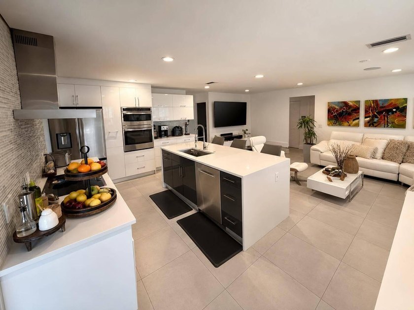 REMODELED 3-bedroom, 2-bath lakefront POOL home on 9500+ sq ft - photo 6