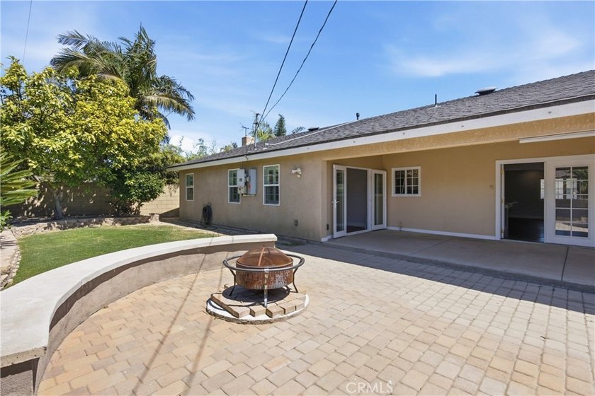 WOW! This beautifully maintained 3-bedroom, 2-bathroom home is - photo 24