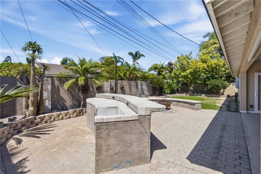 WOW! This beautifully maintained 3-bedroom, 2-bathroom home is - photo 25