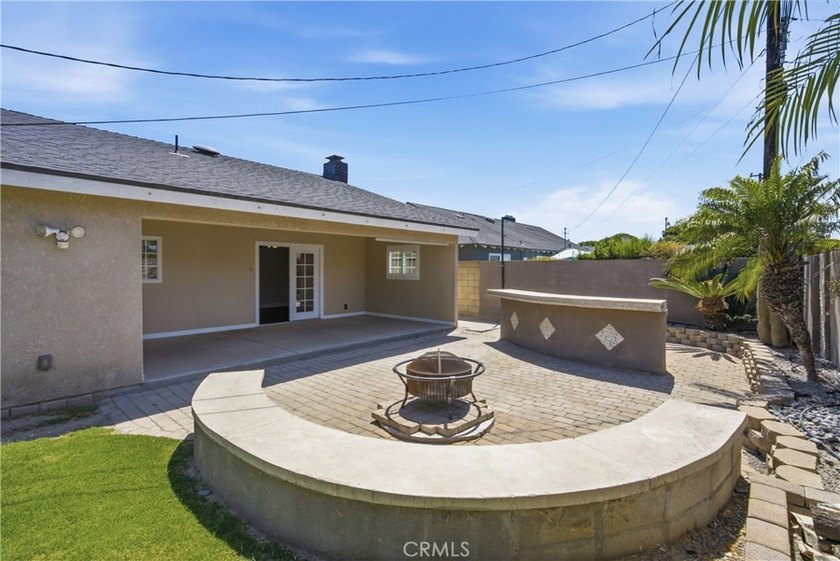 WOW! This beautifully maintained 3-bedroom, 2-bathroom home is - photo 27