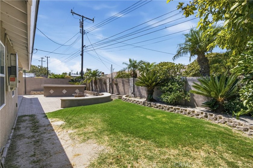 WOW! This beautifully maintained 3-bedroom, 2-bathroom home is - photo 29