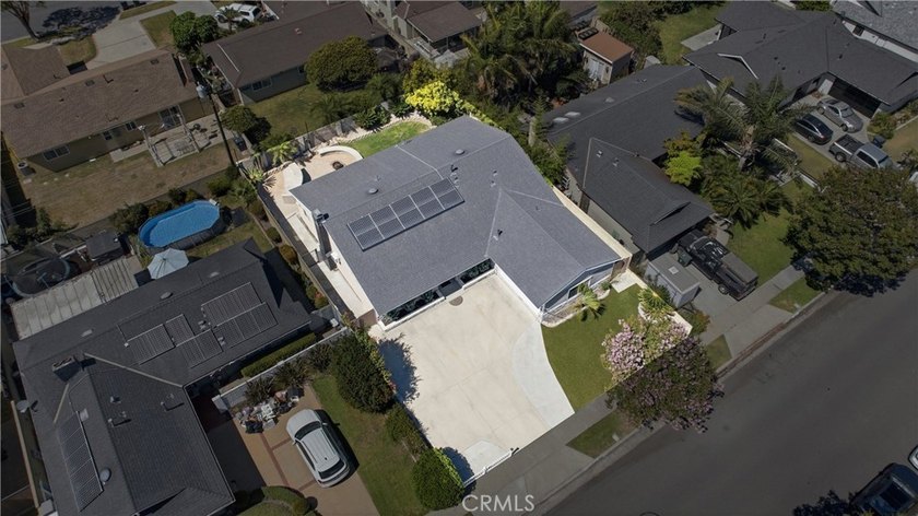WOW! This beautifully maintained 3-bedroom, 2-bathroom home is - photo 45