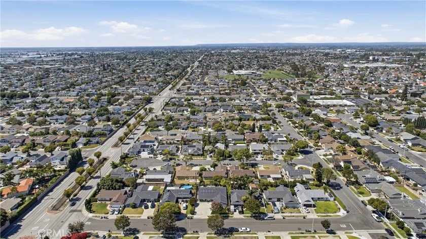 WOW! This beautifully maintained 3-bedroom, 2-bathroom home is - photo 47