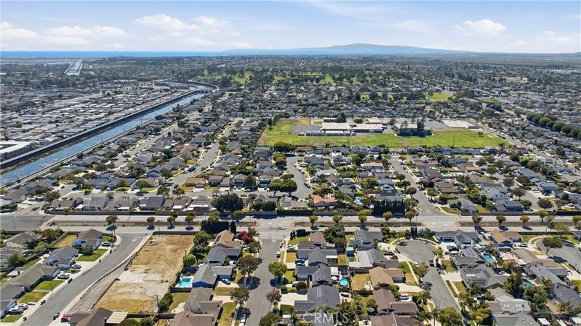 WOW! This beautifully maintained 3-bedroom, 2-bathroom home is - photo 49