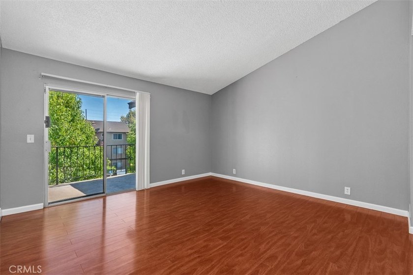 Welcome to this beautiful two-bedroom, two-bathroom home nestled - photo 4