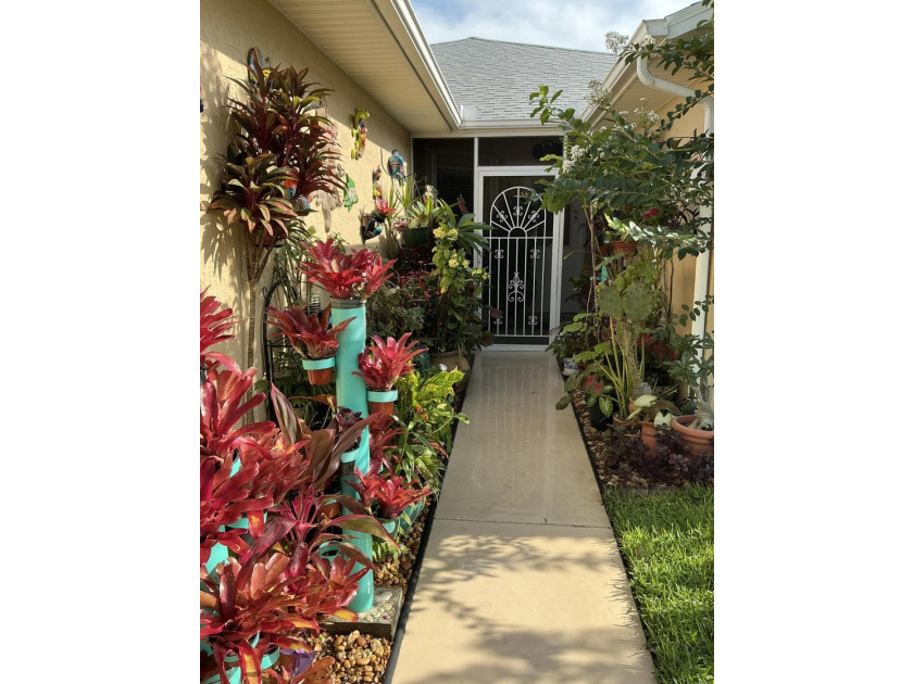 This unique Home in the Palm Grove community stand out with - photo 2