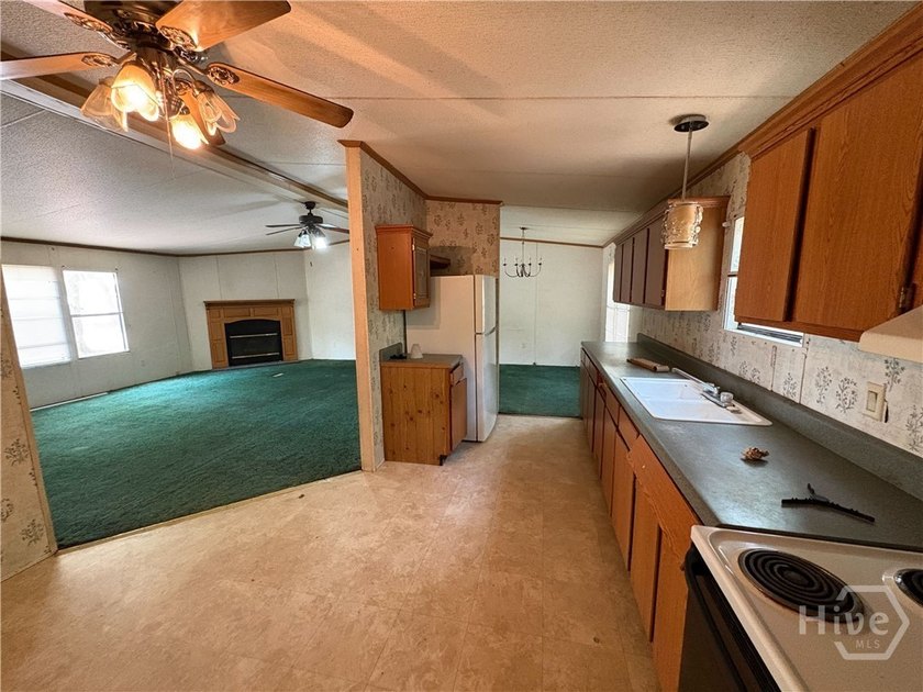 Price Improvement for a quick sale. Investor Special. Some - photo 4