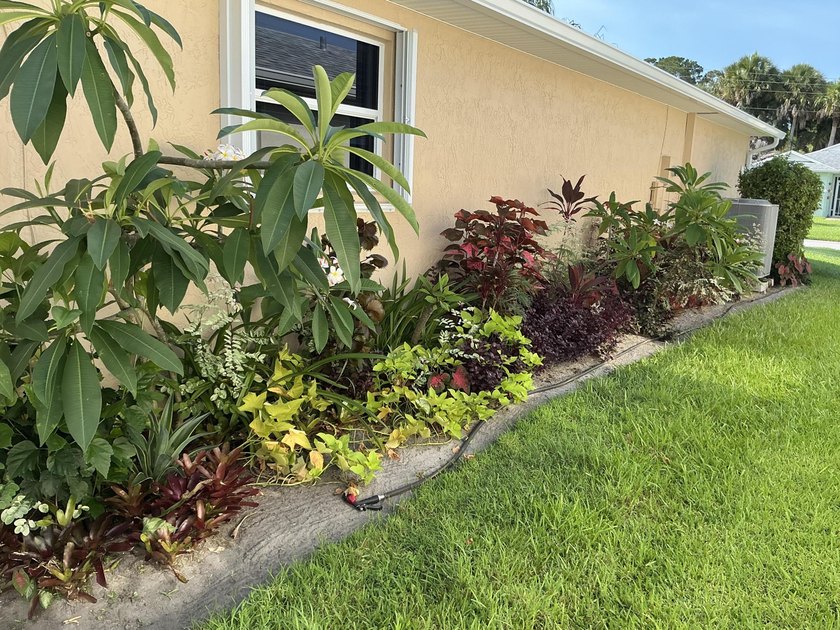This unique Home in the Palm Grove community stand out with - photo 4