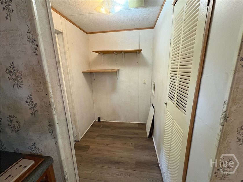 Price Improvement for a quick sale. Investor Special. Some - photo 7