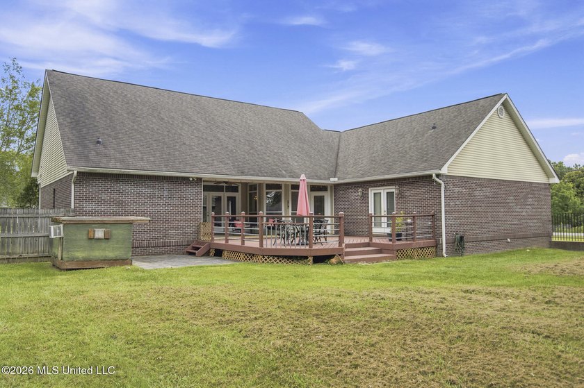 Welcome to this well-maintained 3-bedroom, 2-bath home offering - photo 31
