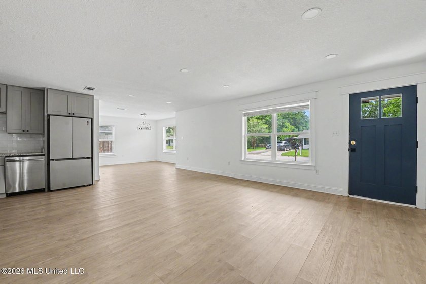 Absolutely adorable recently renovated home in Golf Cart - photo 6