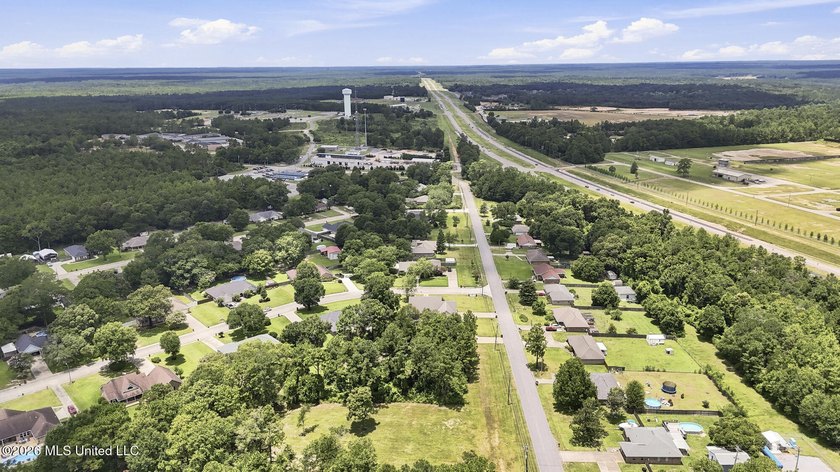 Welcome to this well-maintained 3-bedroom, 2-bath home offering - photo 37