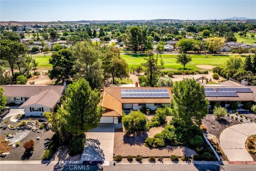 Nestled in one of Paso Robles' most sought-after neighborhoods - photo 4