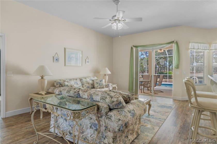 Well maintained, fully furnished golf course pool home located - photo 5