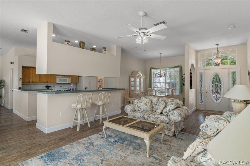 Well maintained, fully furnished golf course pool home located - photo 7