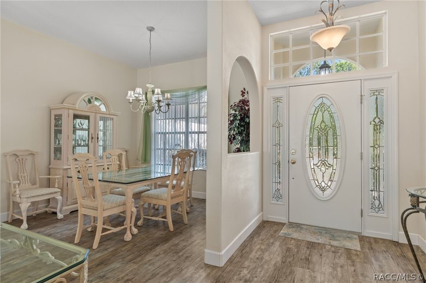 Well maintained, fully furnished golf course pool home located - photo 8