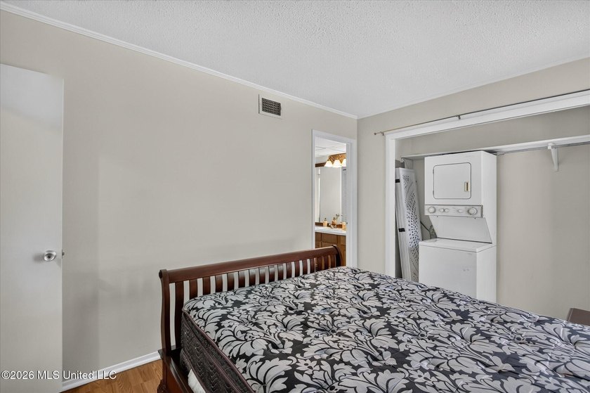 Lower level one bedroom condo offered with the furnishings - photo 19