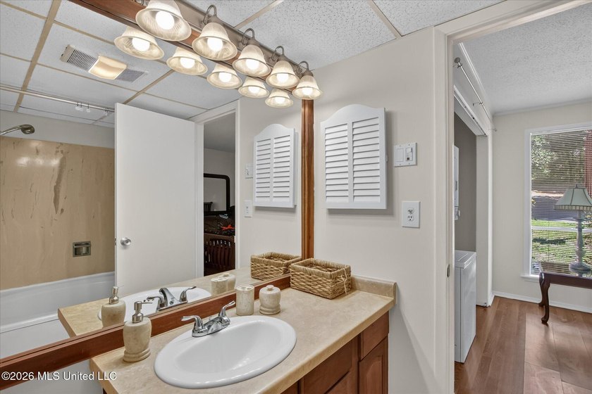 Lower level one bedroom condo offered with the furnishings - photo 20