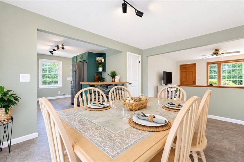 Welcome home to this move-in-ready property offering approx 1800 - photo 5