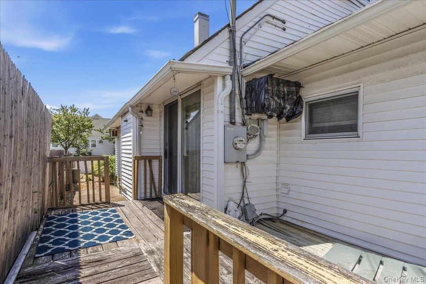 Welcome to 42 Larch Street in Hicksville, a well-maintained cape - photo 27