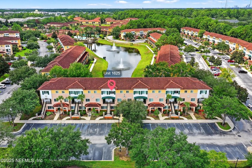 Beautiful water front townhome. Freshly painted , new up graded - photo 50