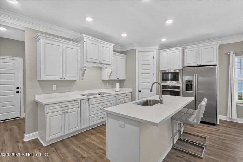 With new construction going up all around Savannah Estates, it - photo 3