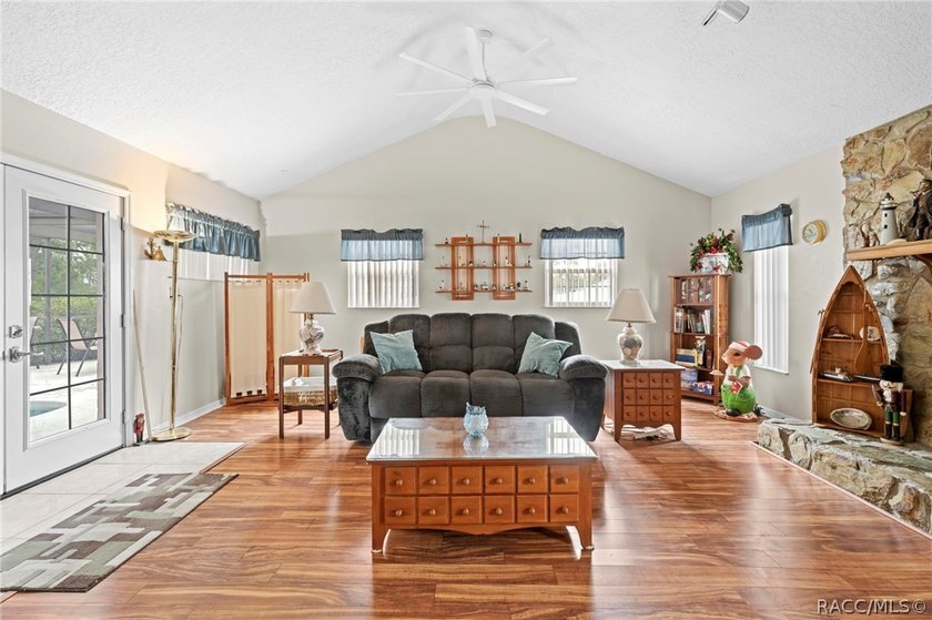Discover your slice of Florida living at 13378 Drayton Dr - photo 4