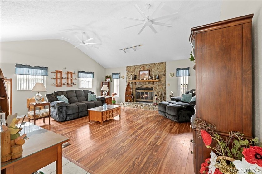 Discover your slice of Florida living at 13378 Drayton Dr - photo 7