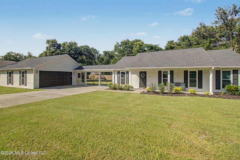 Ocean Springs Gem on a Beautiful Half-Acre Lot! Nestled on a - photo 2