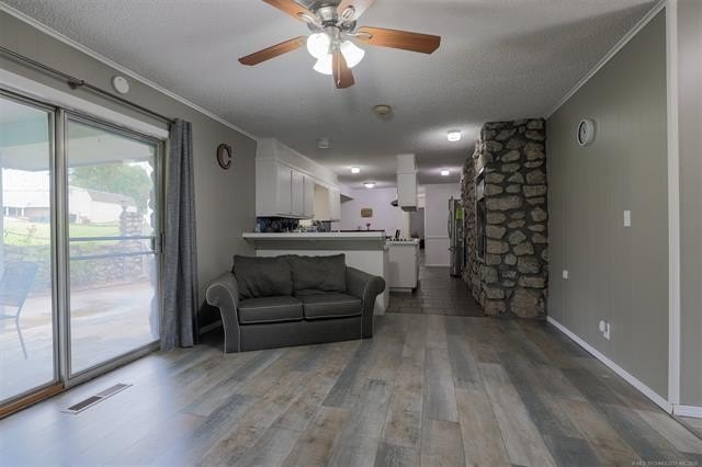 Welcome to lake living at its finest in the desirable Timberlane - photo 22
