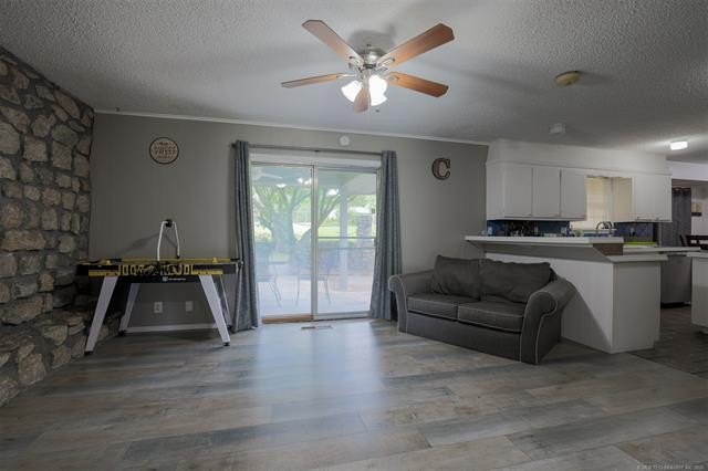 Welcome to lake living at its finest in the desirable Timberlane - photo 27
