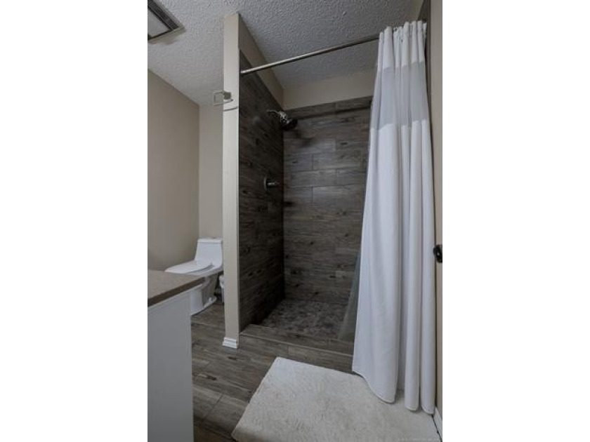 Welcome to lake living at its finest in the desirable Timberlane - photo 36